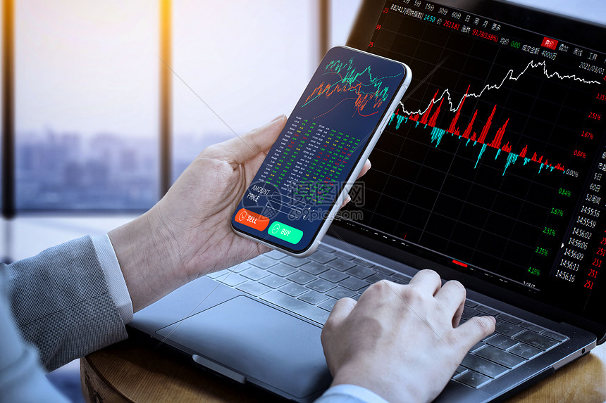 小伙背着老爸炒黄金走上人生巅峰