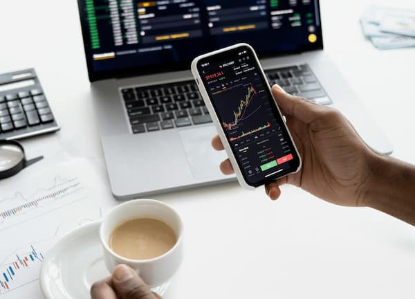 直播室老师带领炒黄金是真的吗